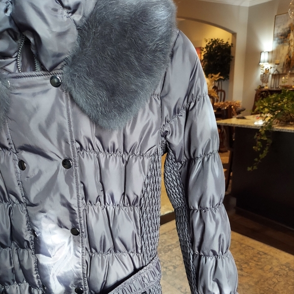 Rabbit fur collar waterfowl feather puffer- removable collar/belt by Via Spiga - Picture 7 of 16